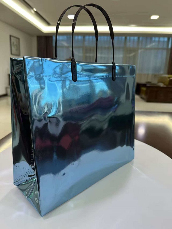 أطلقت RGS PACKAGING حقيبة هدايا جديدة مغلفة بفيلم ليزر أحادي اللون